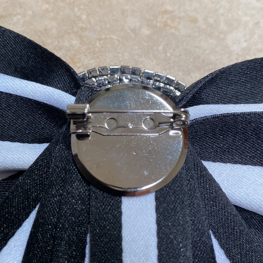 Elegant Bow Accent Black and White - Picture 6 of 6
